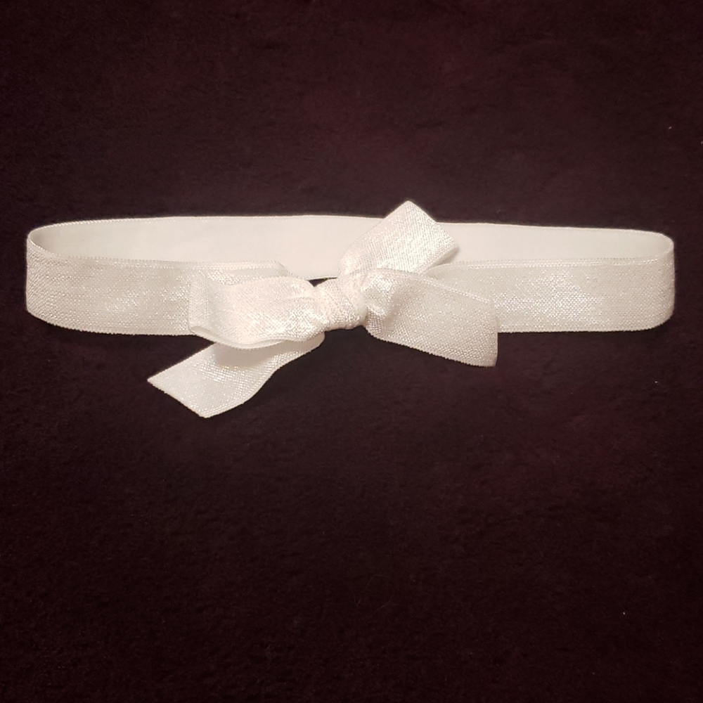 🔴 🆓️ FREE* Sheeny White Bow Hair Tie 🔴